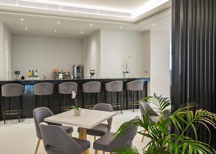 Tsokkos Otel 4*